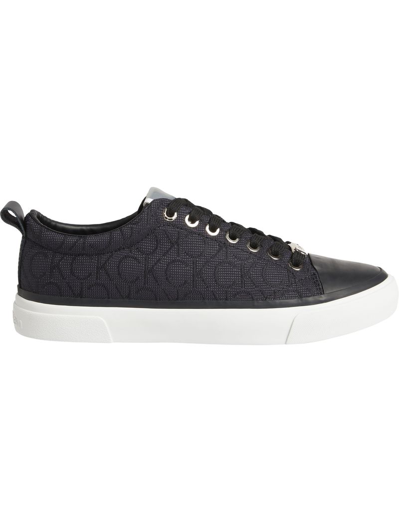 Zapatillas-casuales-de-plataforma-alta-y-logo-en-el-lateral