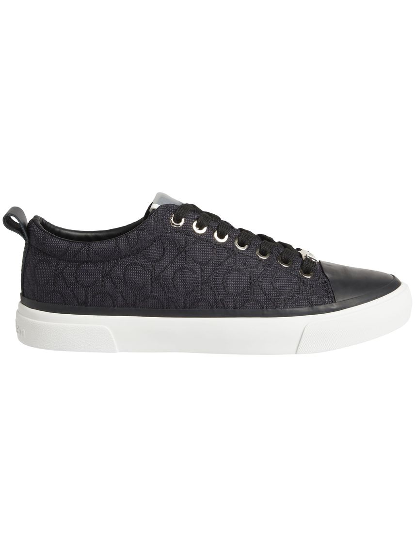 Zapatillas casuales de plataforma alta y logo en el lateral