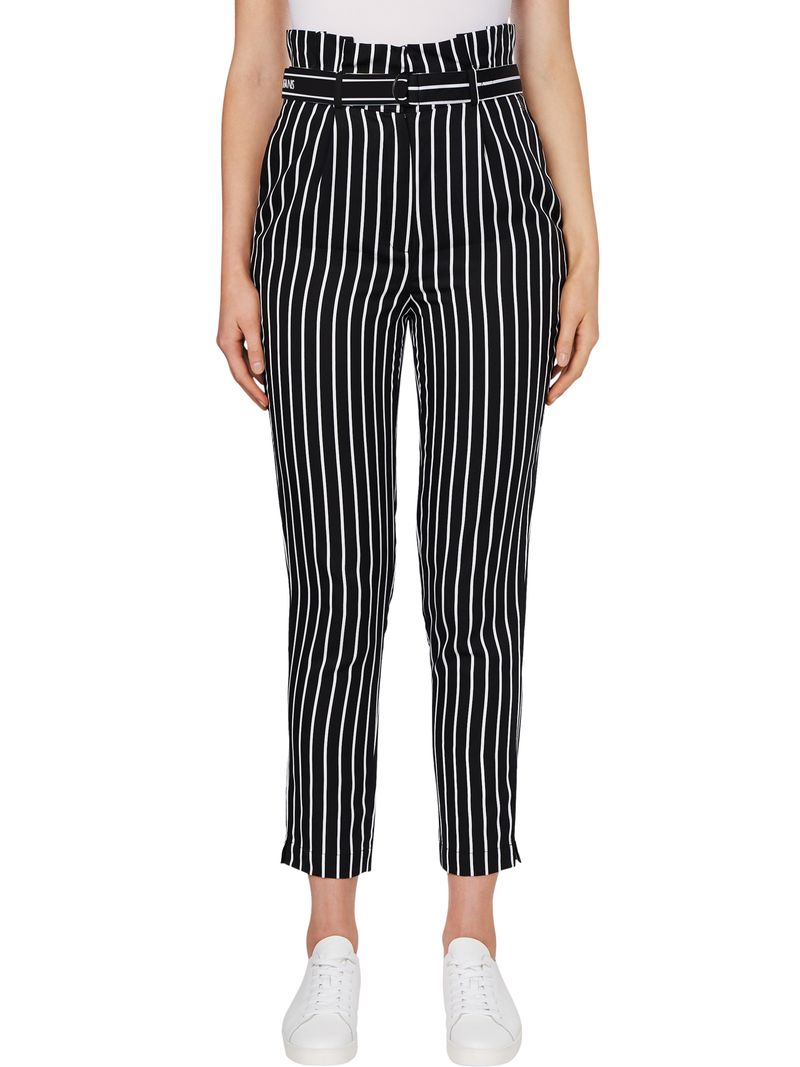 Pantalon-a-rayas-con-cinturon