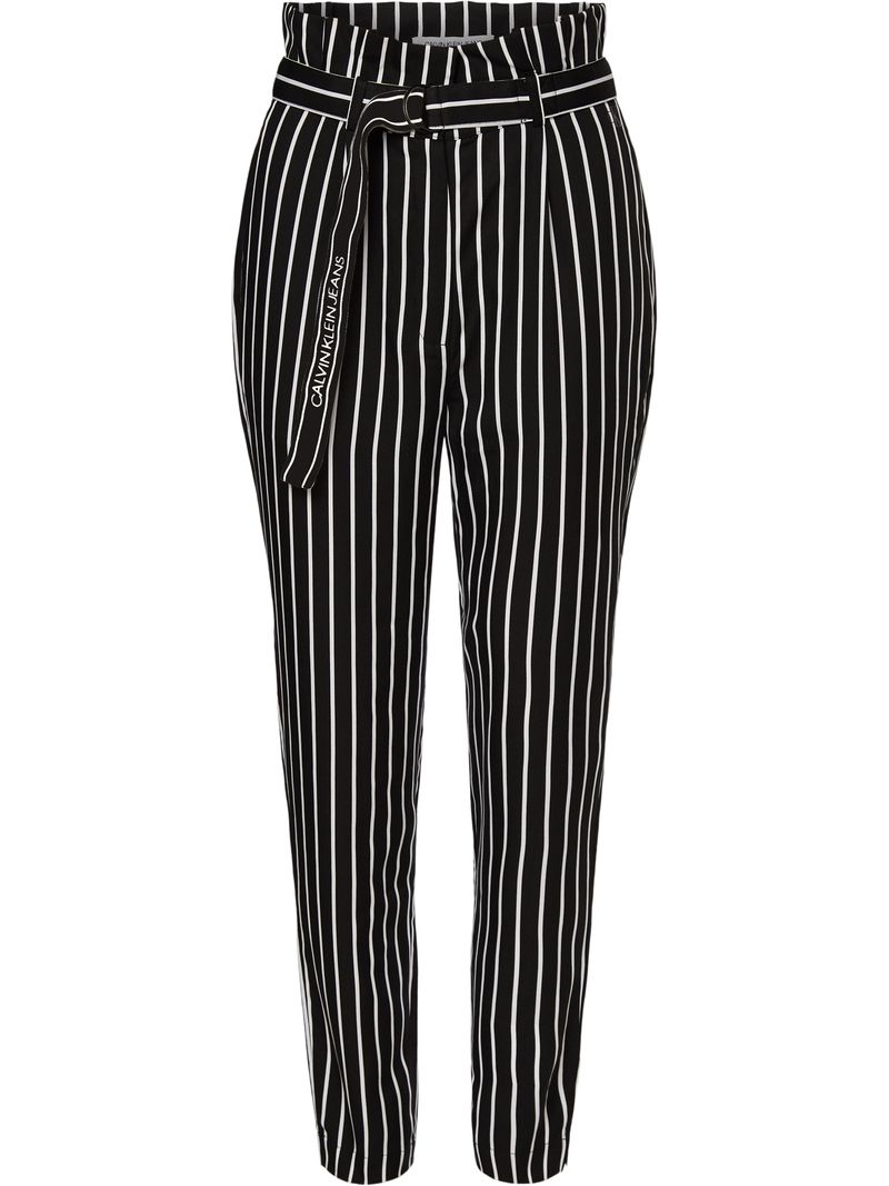 Pantalon-a-rayas-con-cinturon