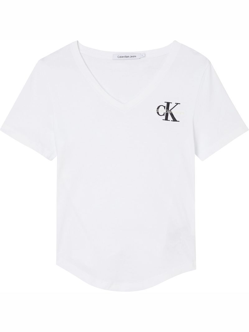 Camiseta-con-logo-en-el-pecho