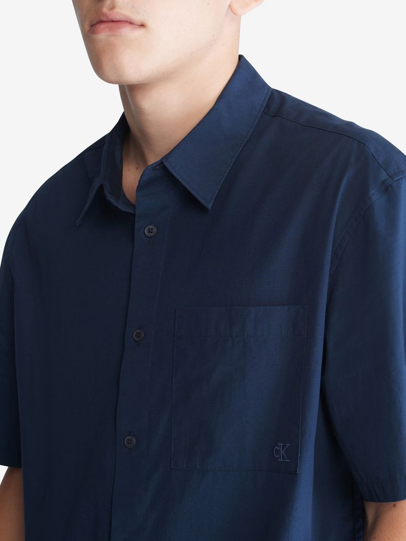 Camisa-manga-corta-sencilla-y-solida-con-logo
