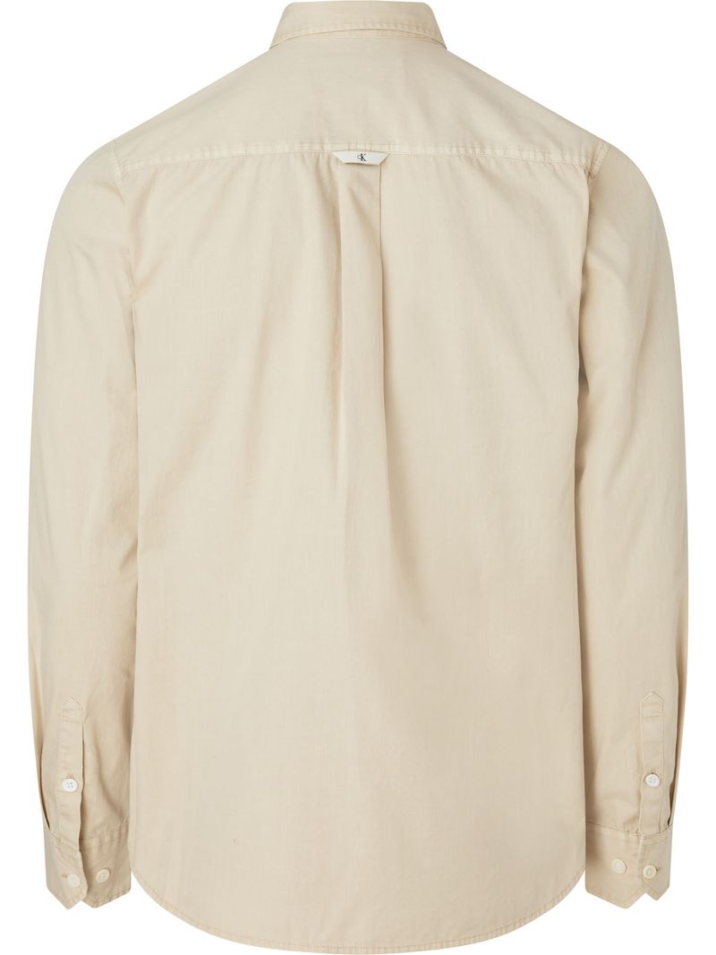 Camisa-con-detalles-distintivos-de-Calvin-Klein