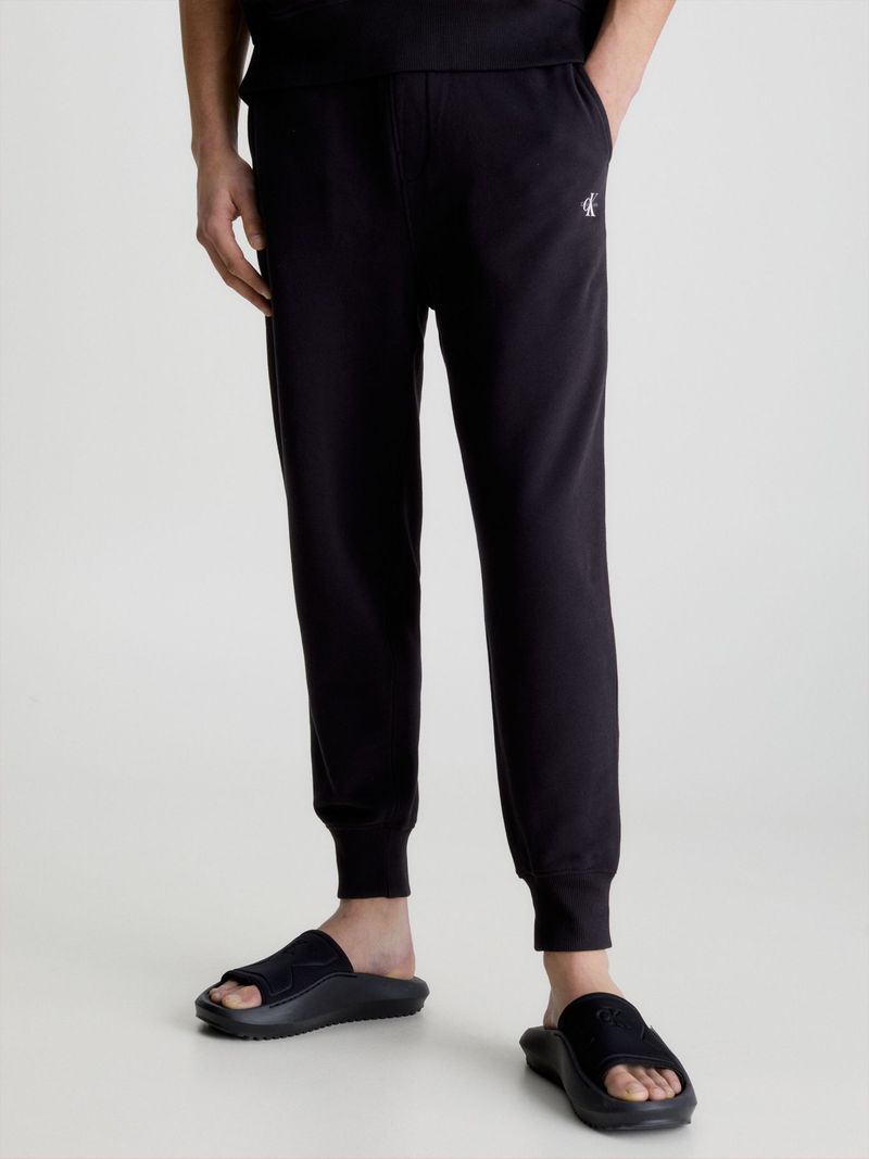 JOGGERS-CON-MONOGRAMA