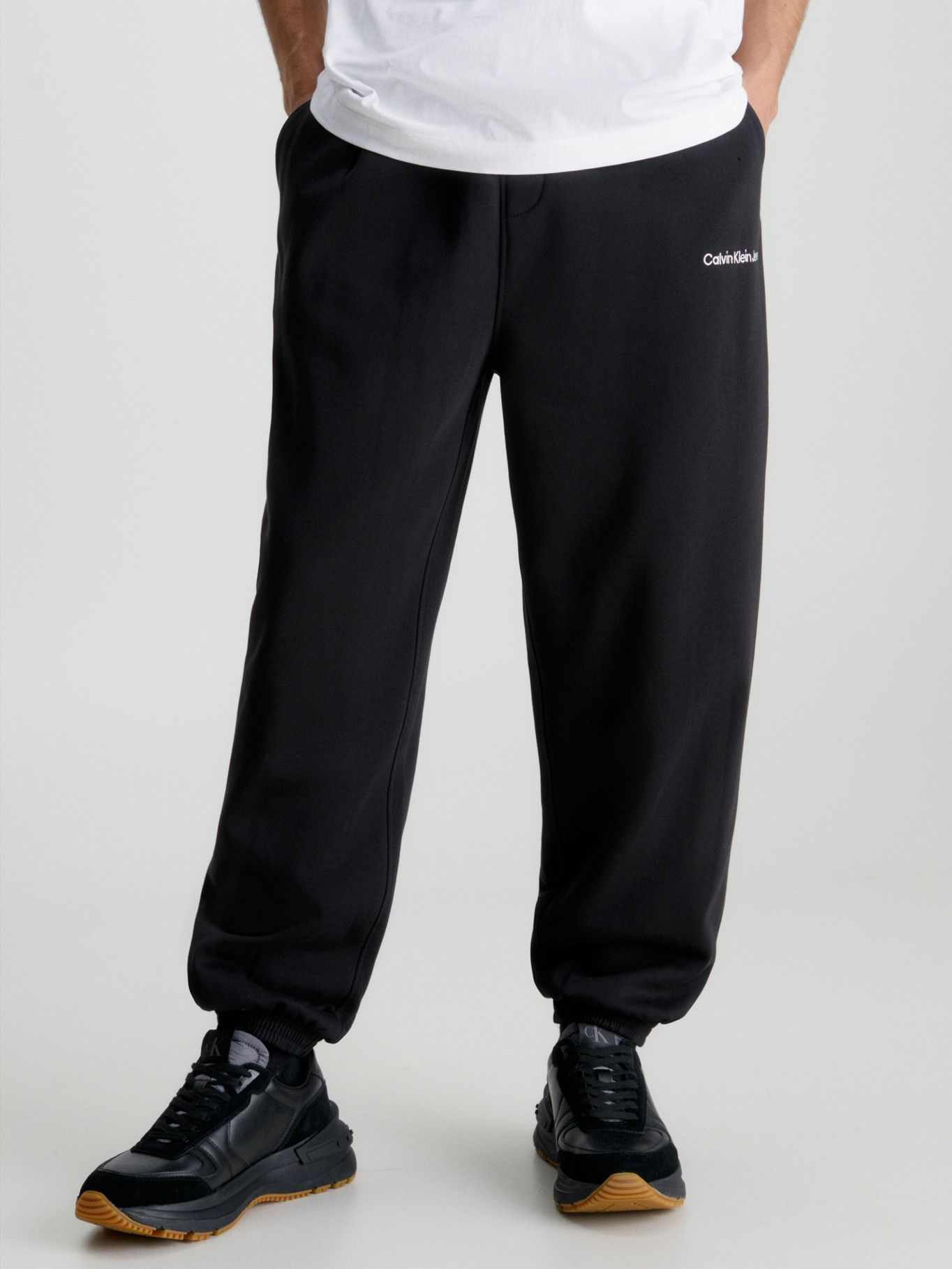 Calvin Klein pantalón chandal de algodón orgánico con logo y corte ajustado  Color NEGRO Talla S, pantalon chandal hombre ajustado