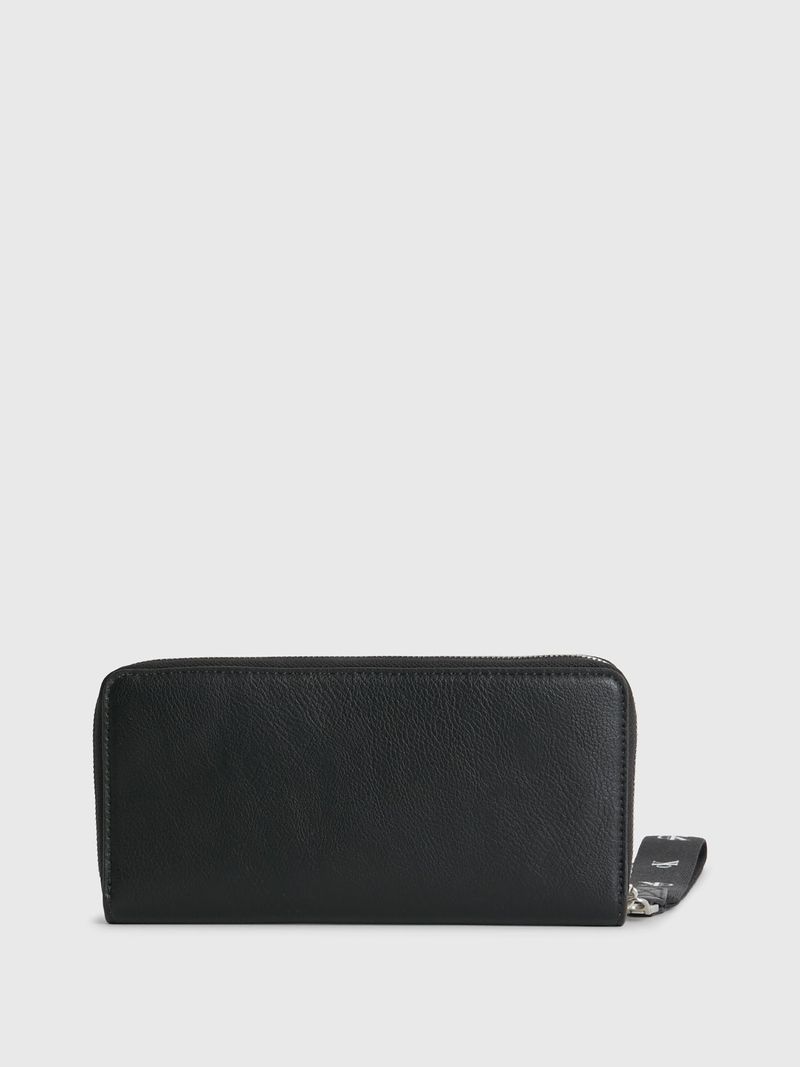 CARTERA-CON-ZIPPER-EN-EL-CONTORNO-RECICLADA