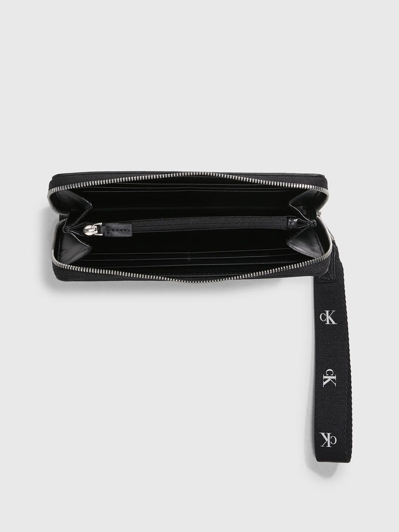 CARTERA-CON-ZIPPER-EN-EL-CONTORNO-RECICLADA