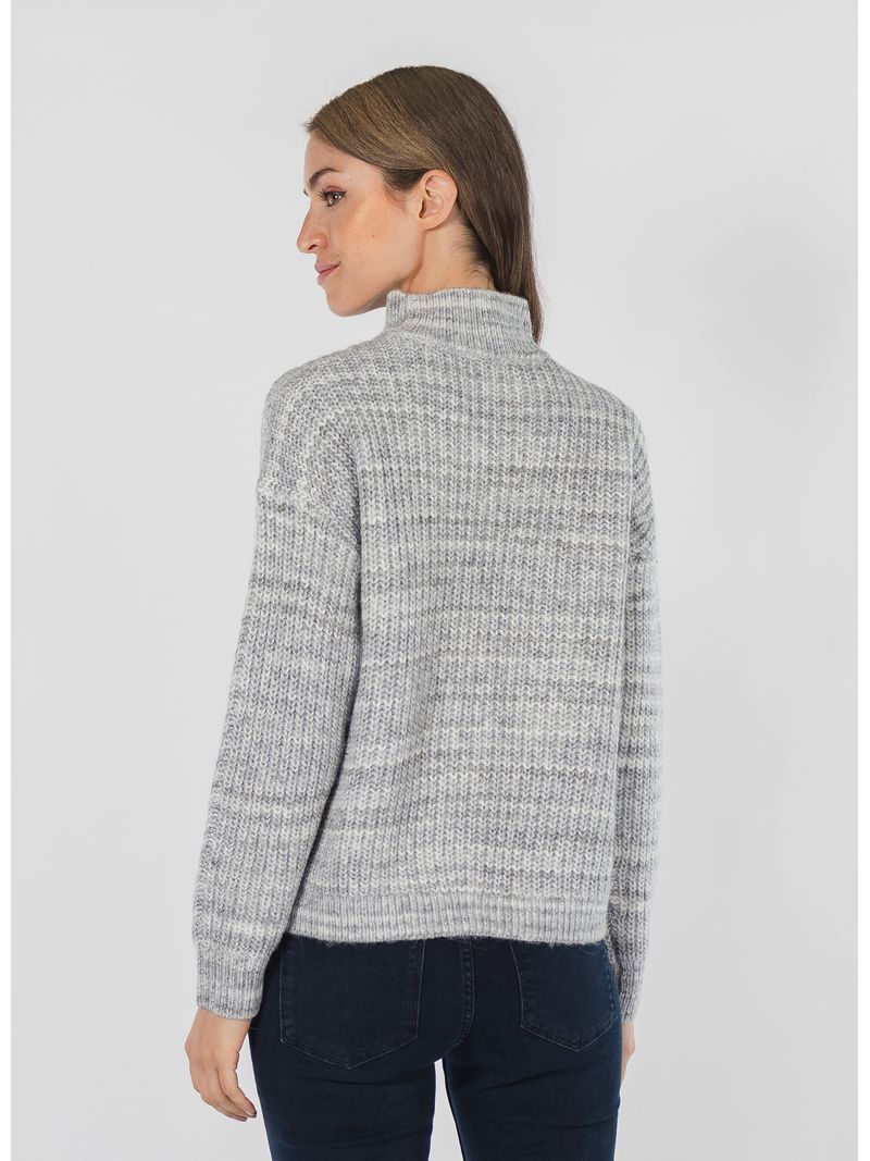 Sueter-con-cuello-alto