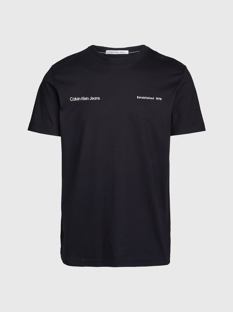 Playera-con-logo-en-la-parte-trasera