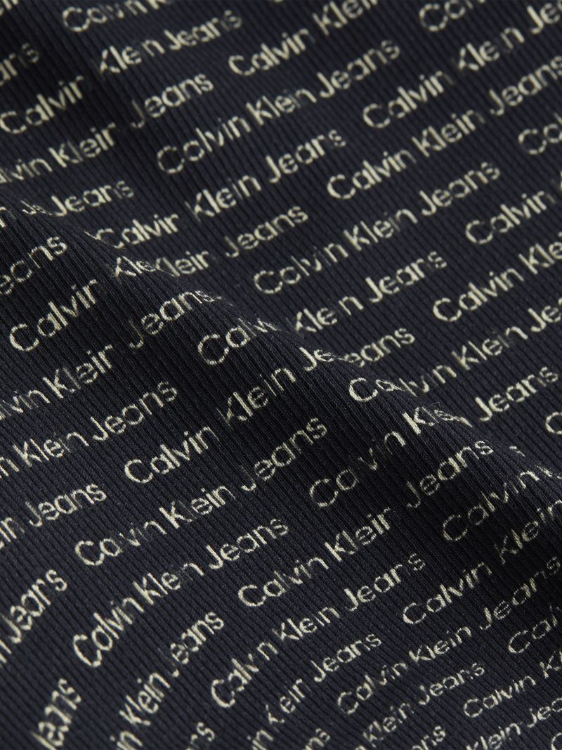 Playera-slim-de-canale-con-logo-en-toda-la-prenda