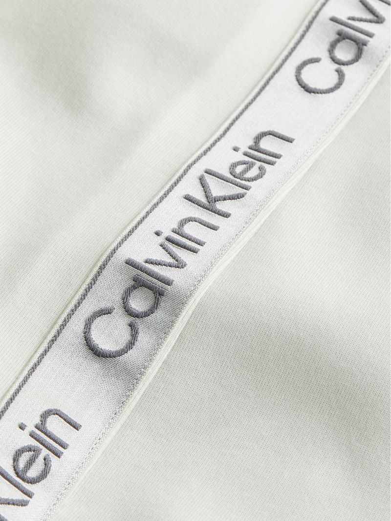 Short-con-logo-tape