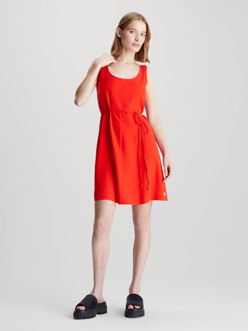 Vestido-atado-a-la-cintura-de-sarga-suave