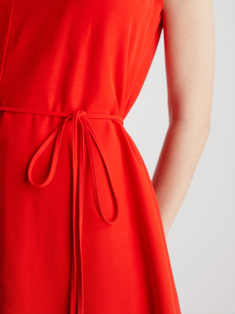Vestido-atado-a-la-cintura-de-sarga-suave