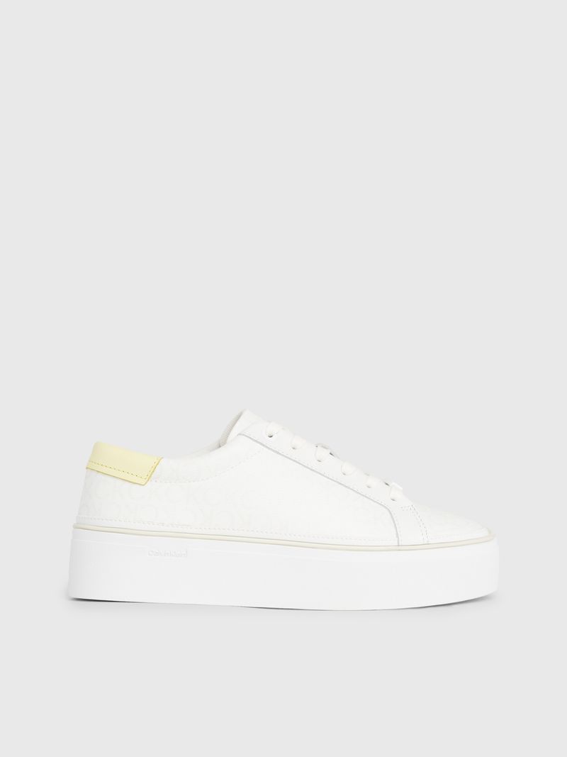 Zapato-tenis-con-plataforma-y-monograma