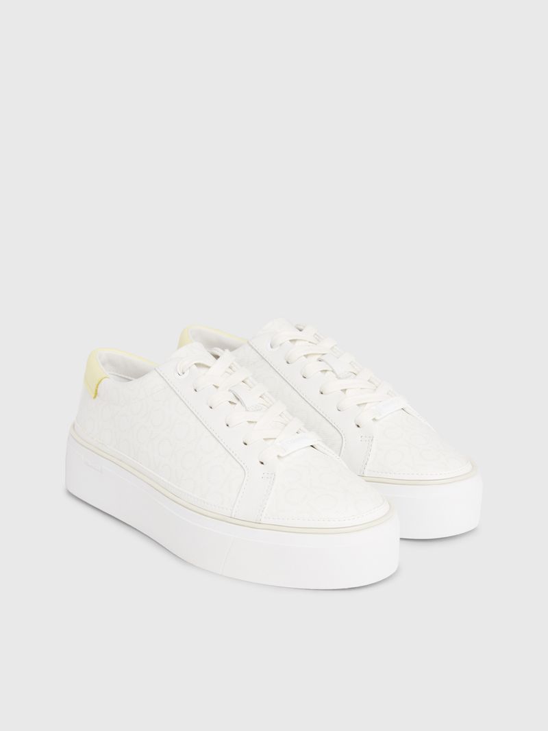 Zapato-tenis-con-plataforma-y-monograma