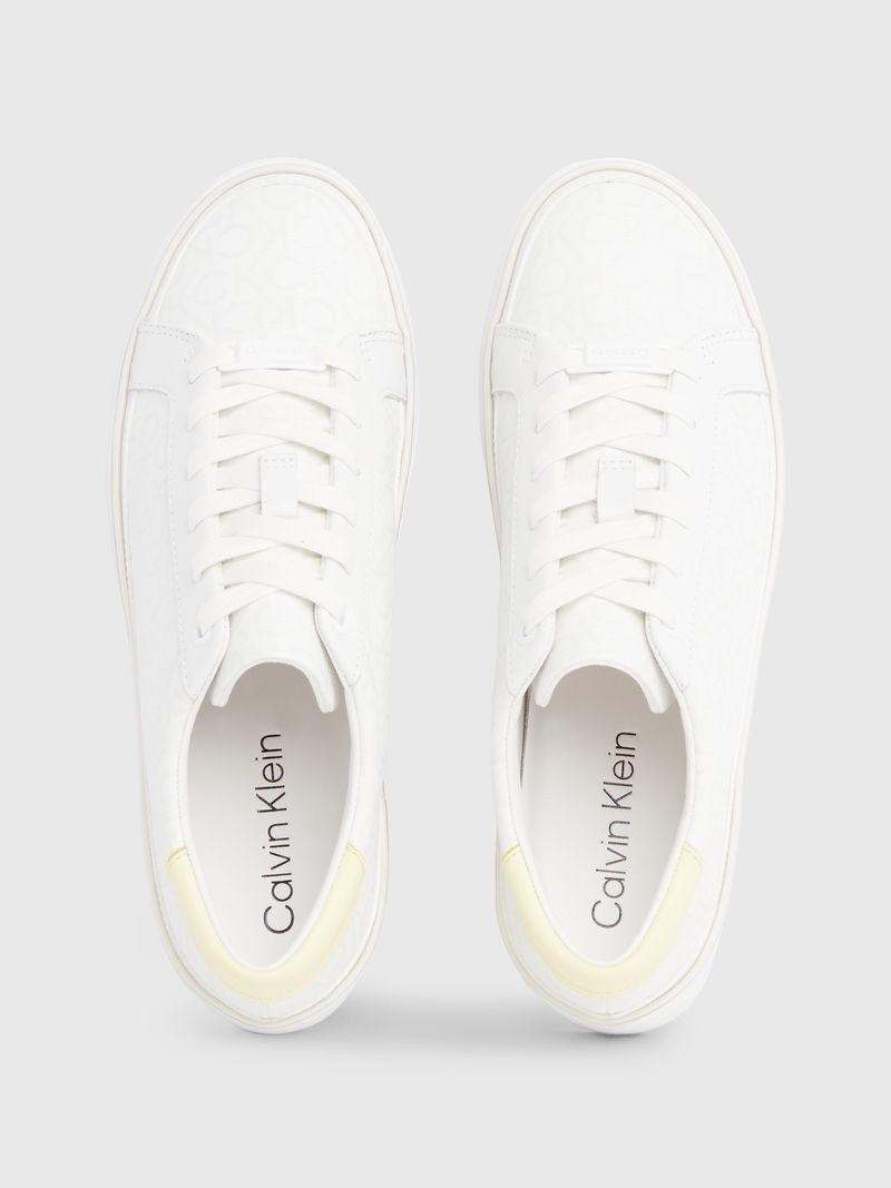 Zapato-tenis-con-plataforma-y-monograma