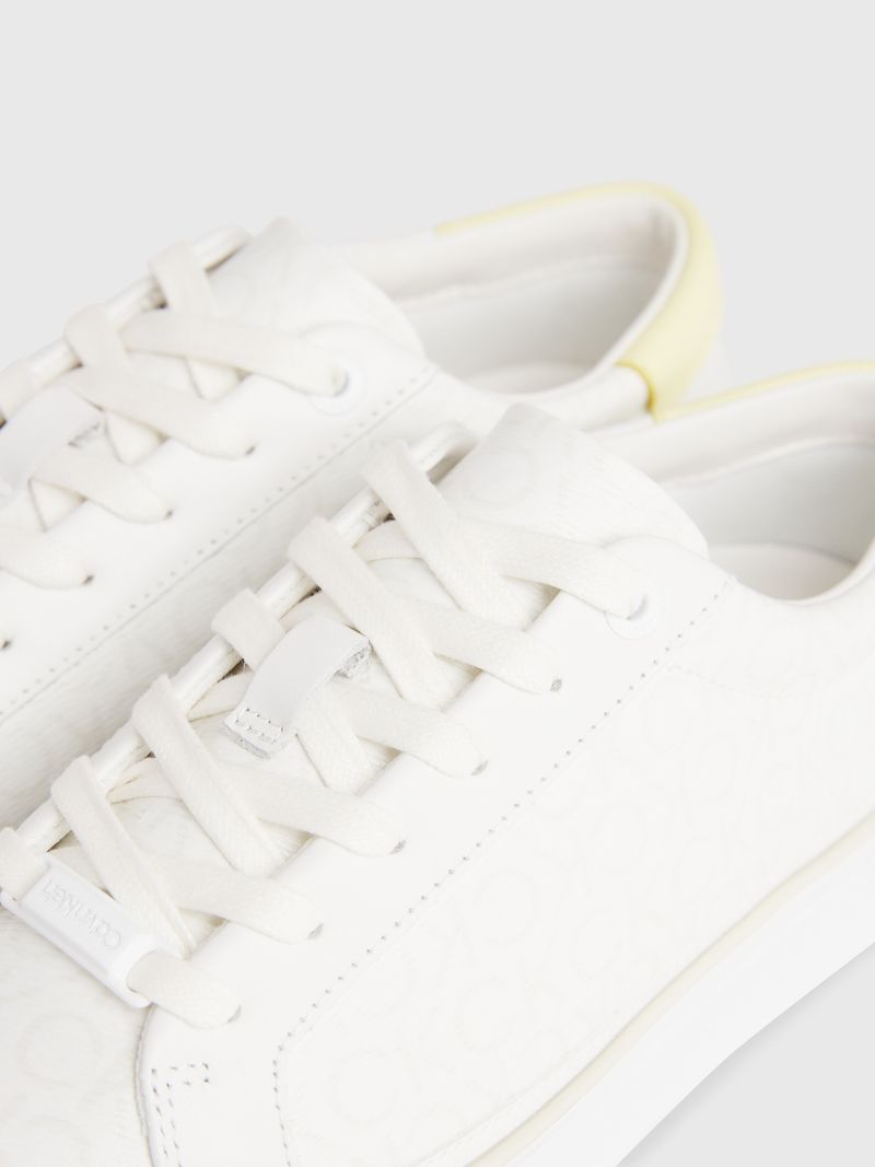 Zapato-tenis-con-plataforma-y-monograma