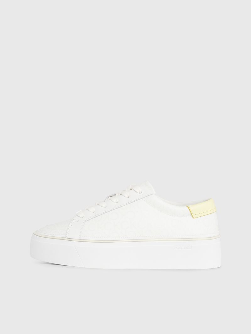 Zapato-tenis-con-plataforma-y-monograma