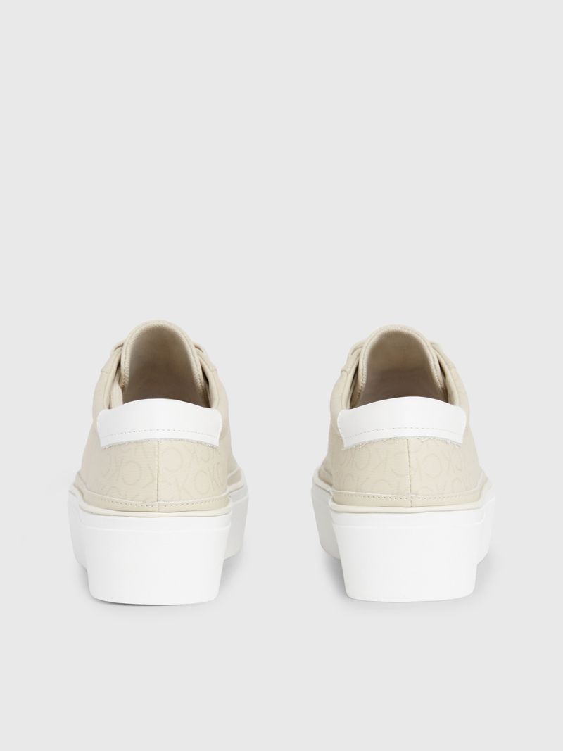 Zapato-tenis-con-plataforma-y-monograma