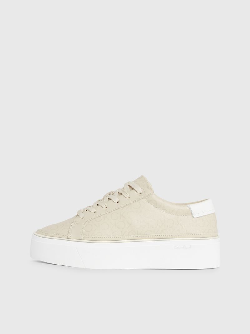 Zapato-tenis-con-plataforma-y-monograma
