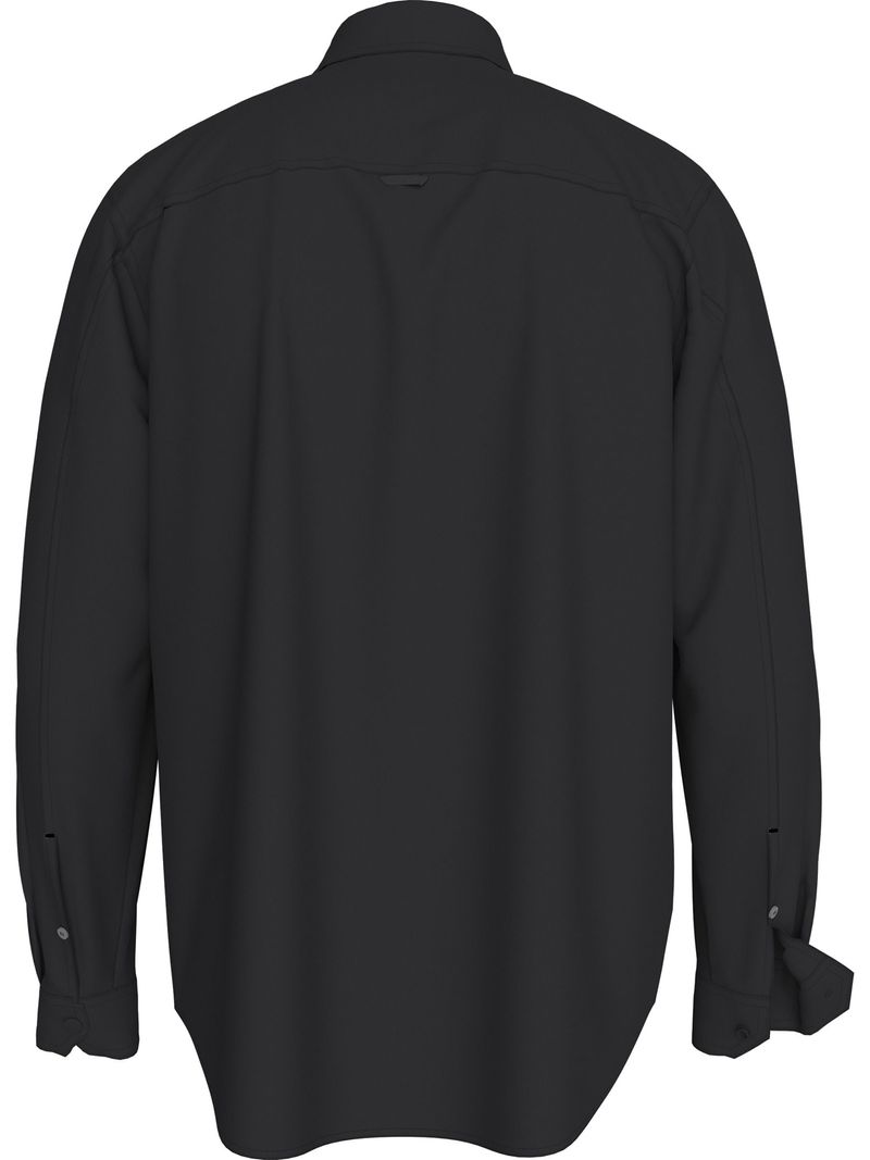 Camisa-con-insignia-de-monograma