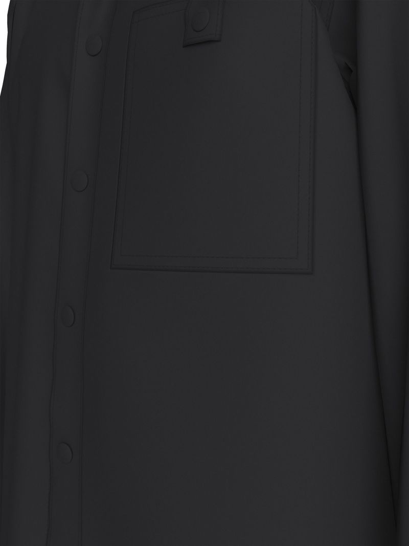 Camisa-con-insignia-de-monograma