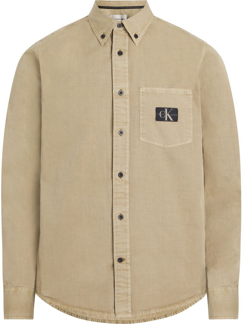 Camisa-regular-con-insignia