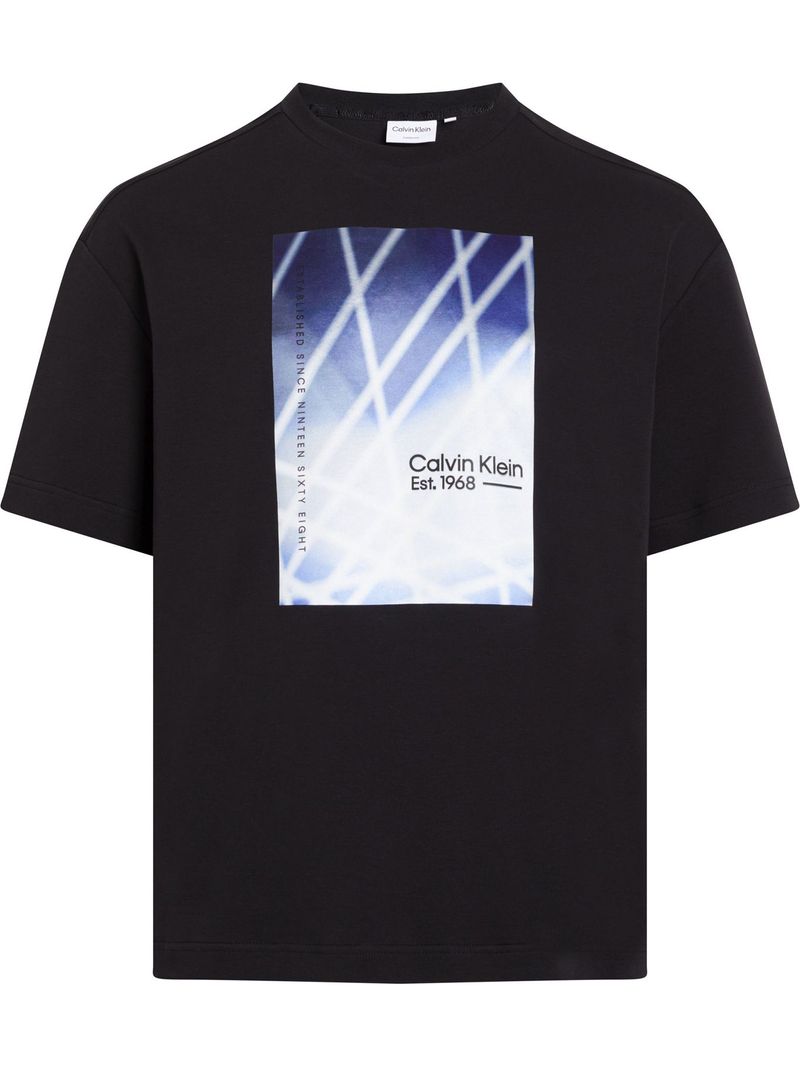 Playera-con-grafico-linear