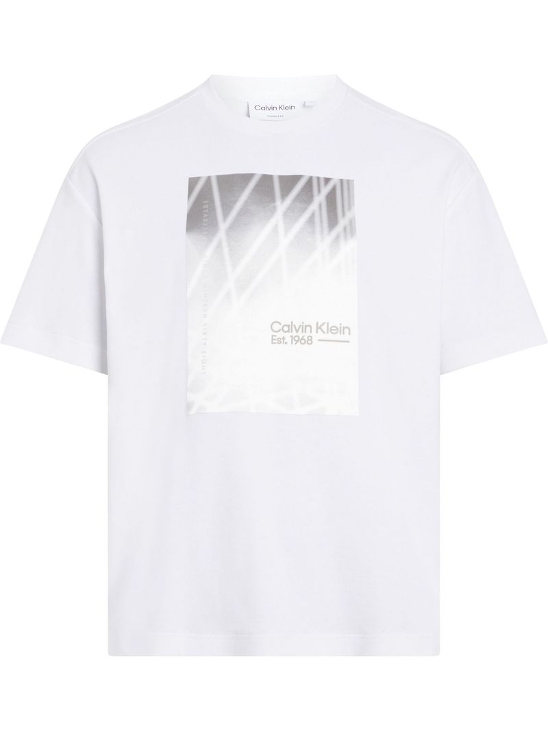Playera-con-grafico-linear