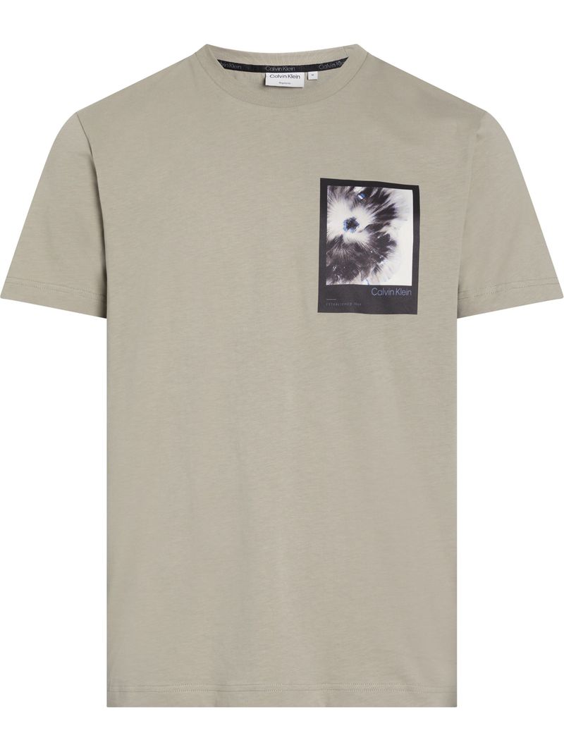 Playera-grafica-enmarcada-flower