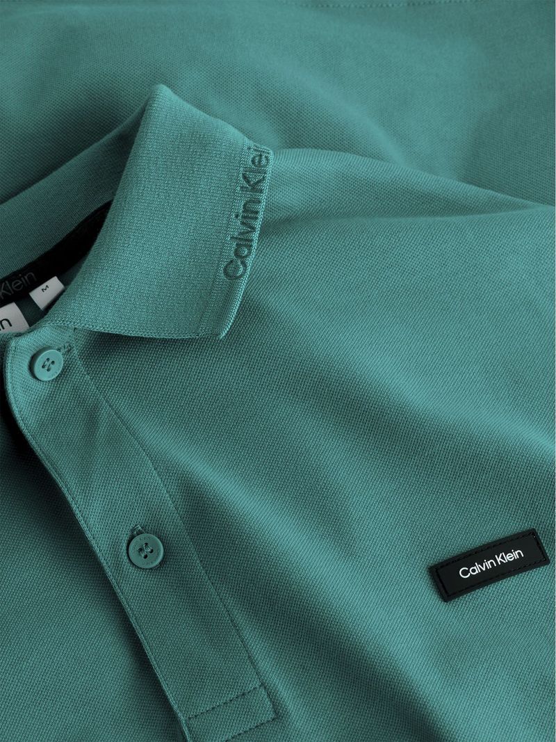 Polo-slim-de-tejido-tecnico-termico