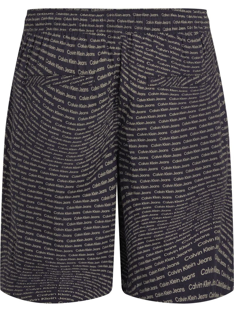 Short-estampado-con-logo