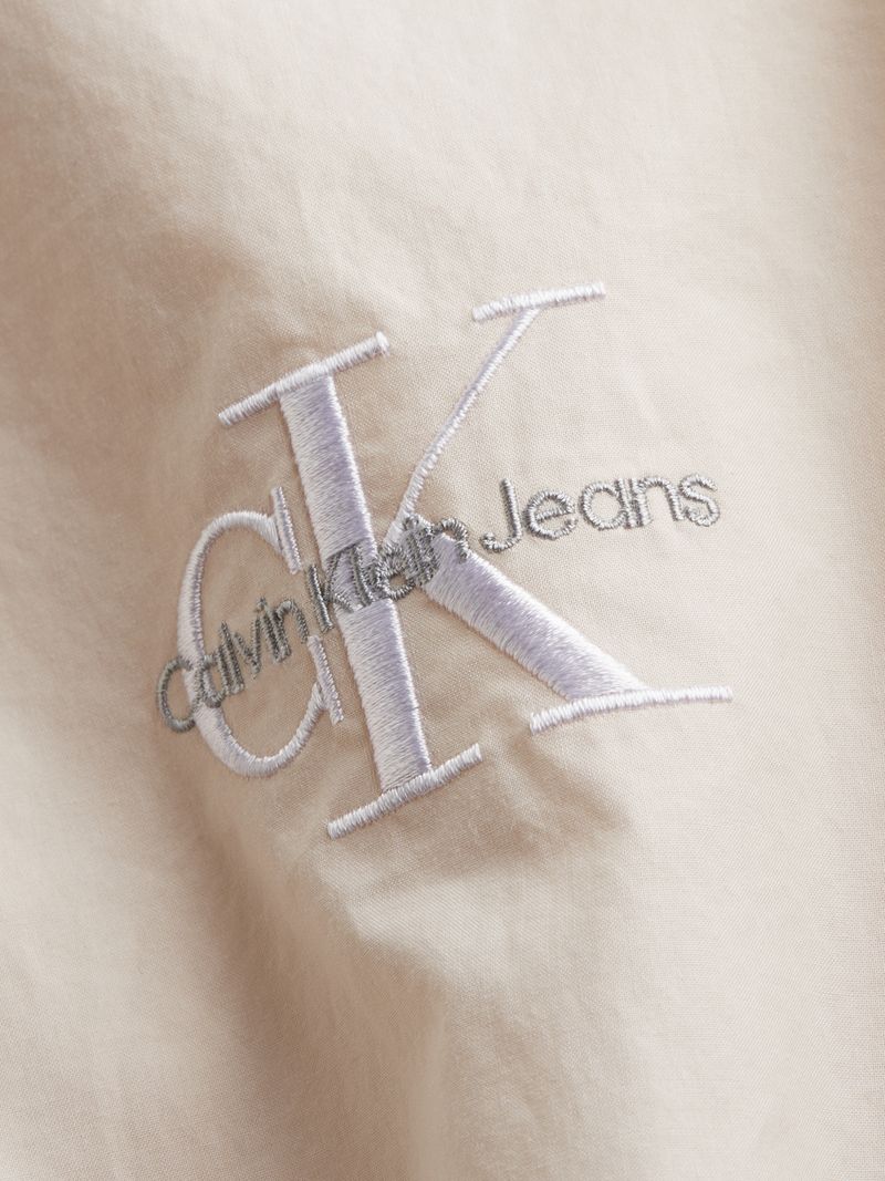 Camisa-oversize-con-monologo