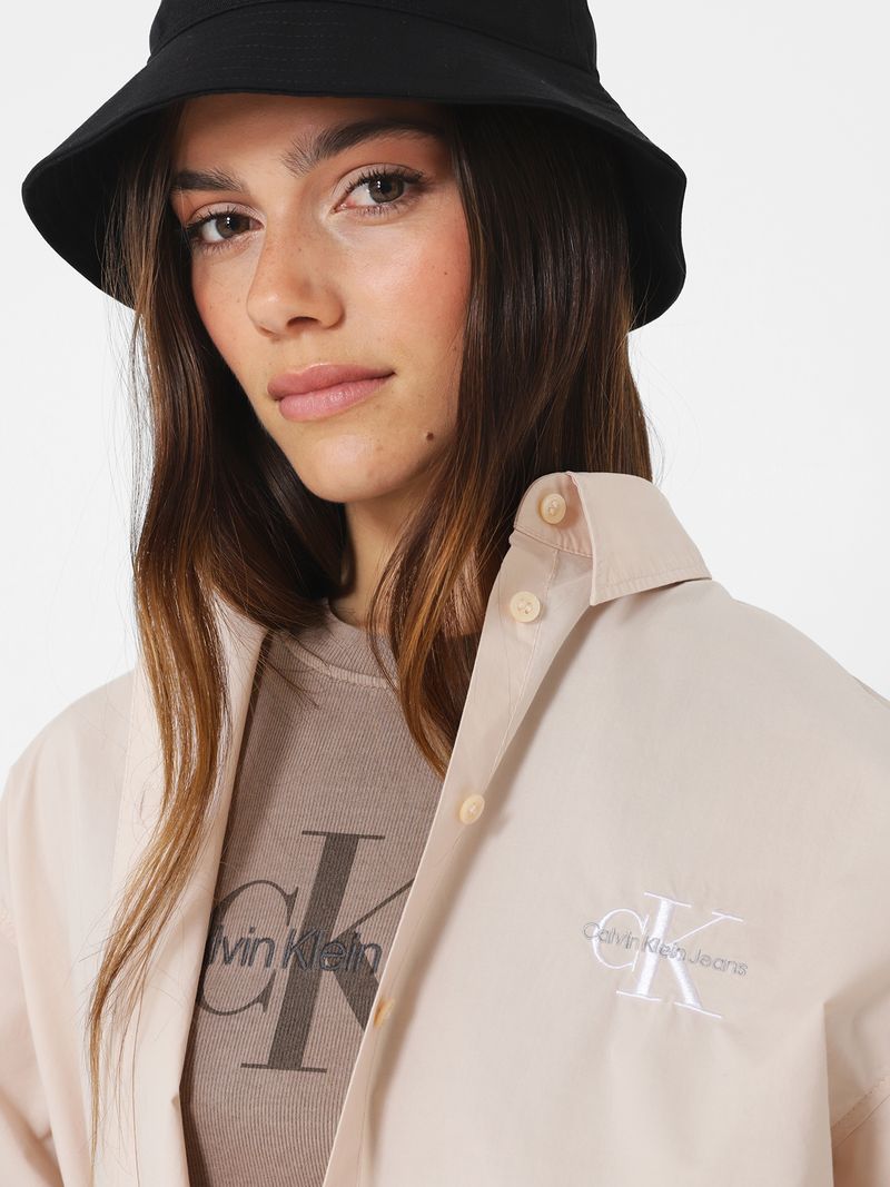 Camisa-oversize-con-monologo