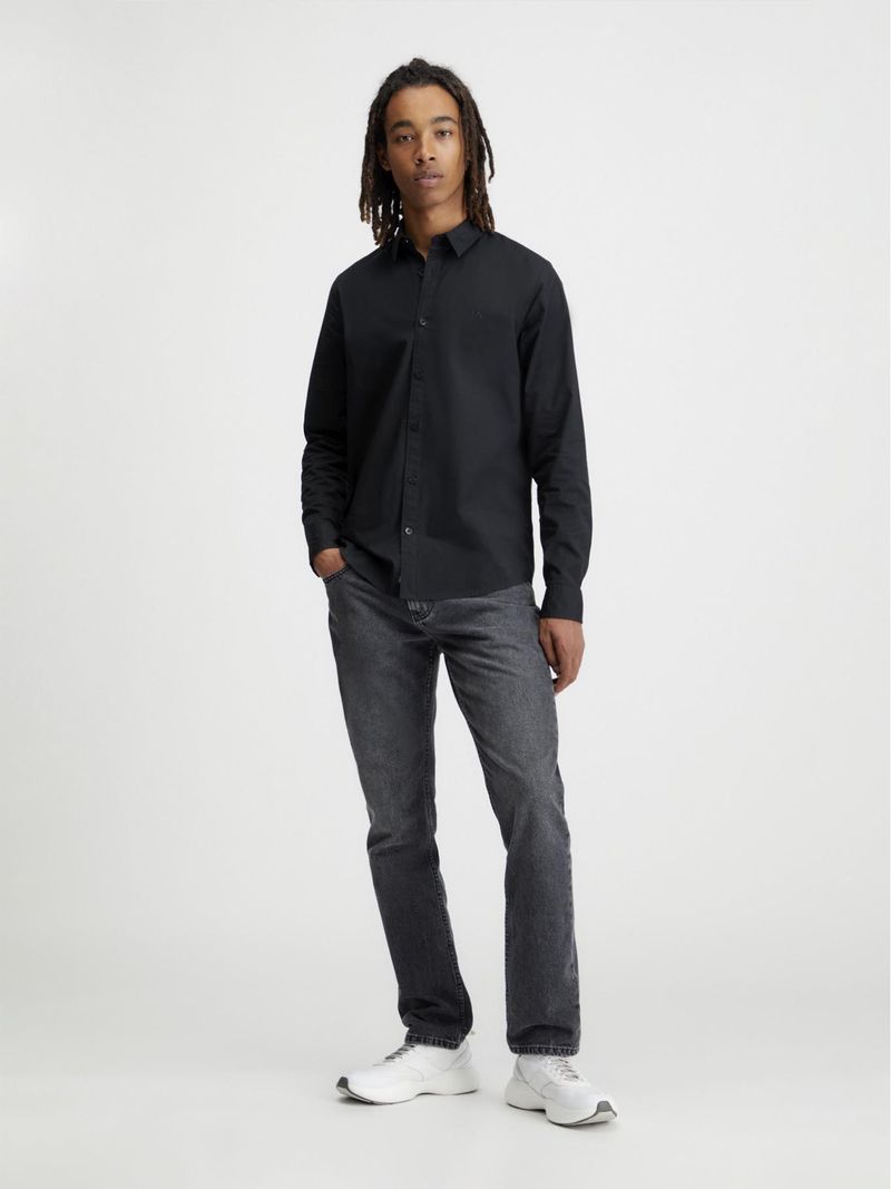 Camisa-slim-con-mini-monograma