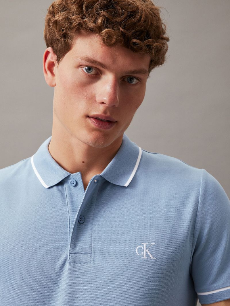 Polo-slim-con-ribete-en-contraste