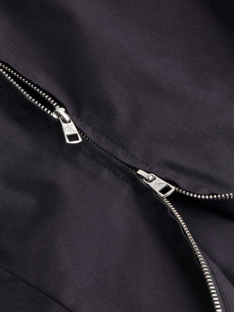 Camisa-slim-cropped-con-zipper