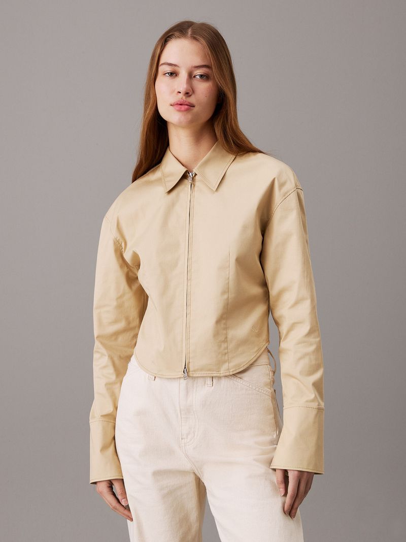 Camisa-slim-cropped-con-zipper