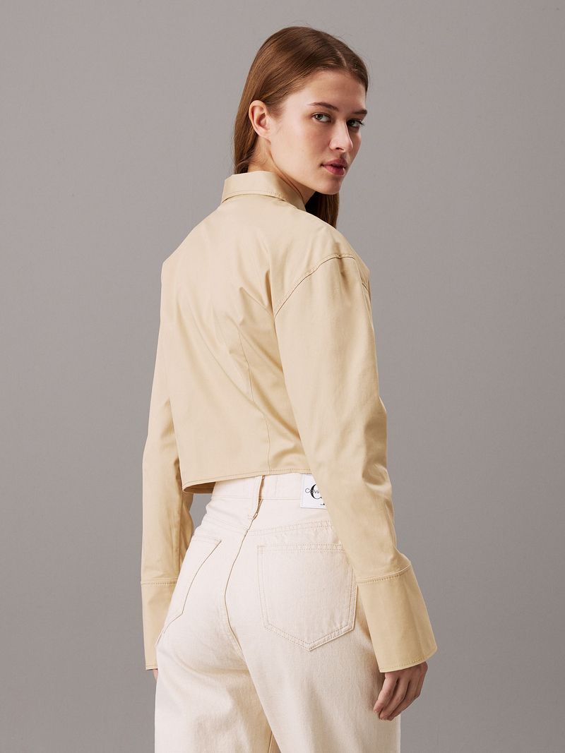 Camisa-slim-cropped-con-zipper