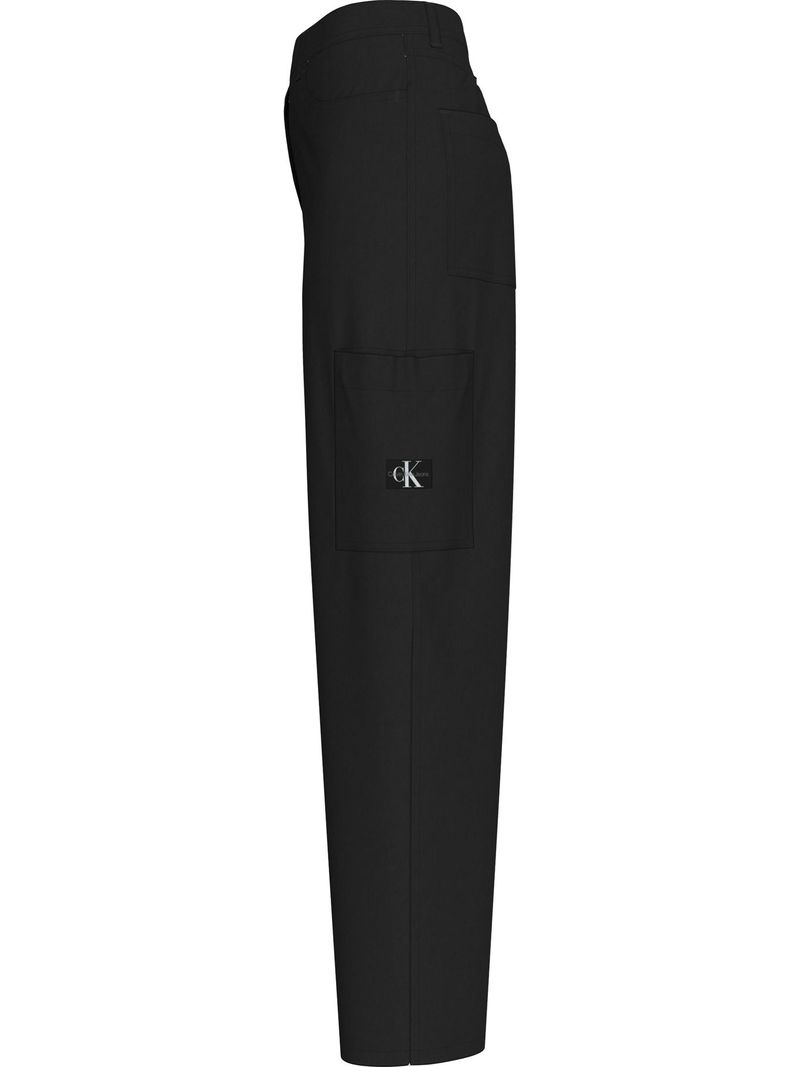 Pantalon-cargo-con-etiqueta