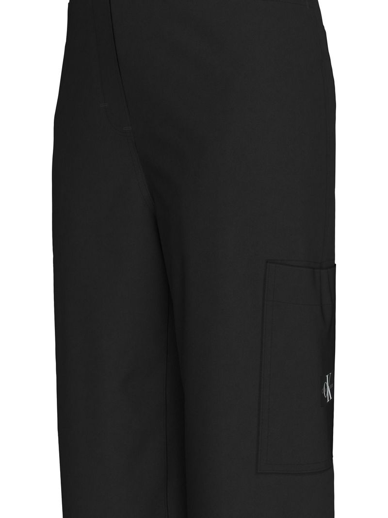 Pantalon-cargo-con-etiqueta