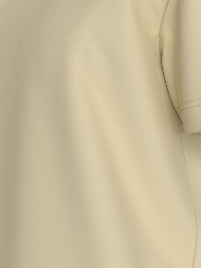 Playera-con-logo-en-la-parte-trasera