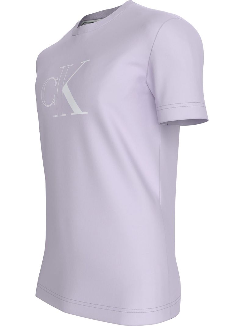 Playera-con-monograma-delineado