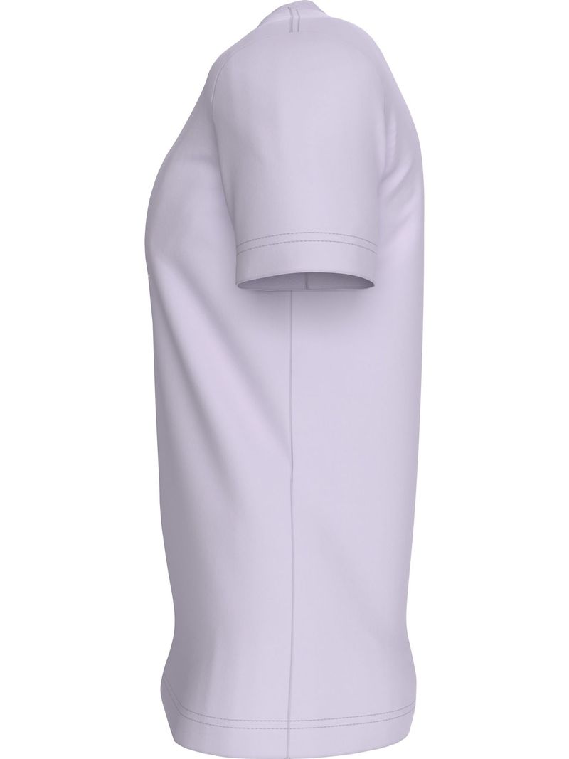 Playera-con-monograma-delineado