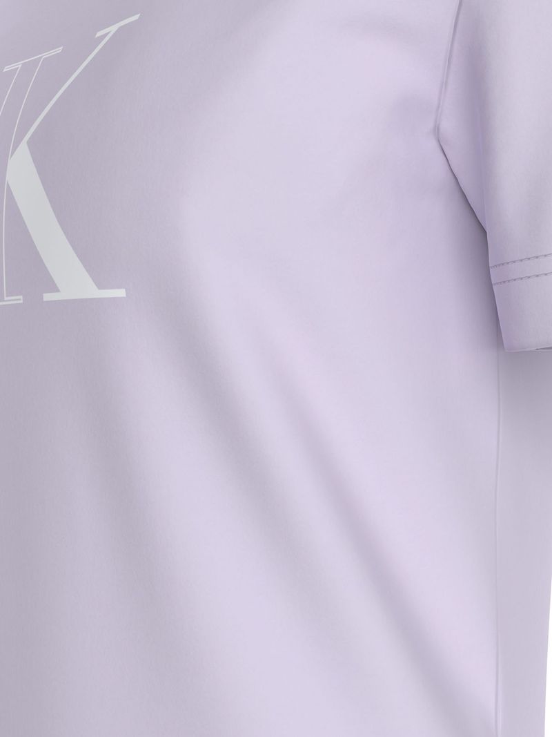Playera-con-monograma-delineado