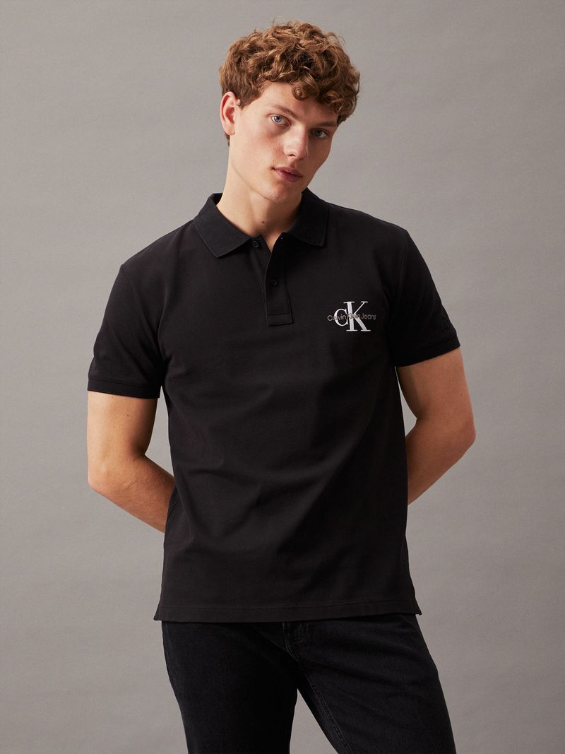 Polo-con-monograma
