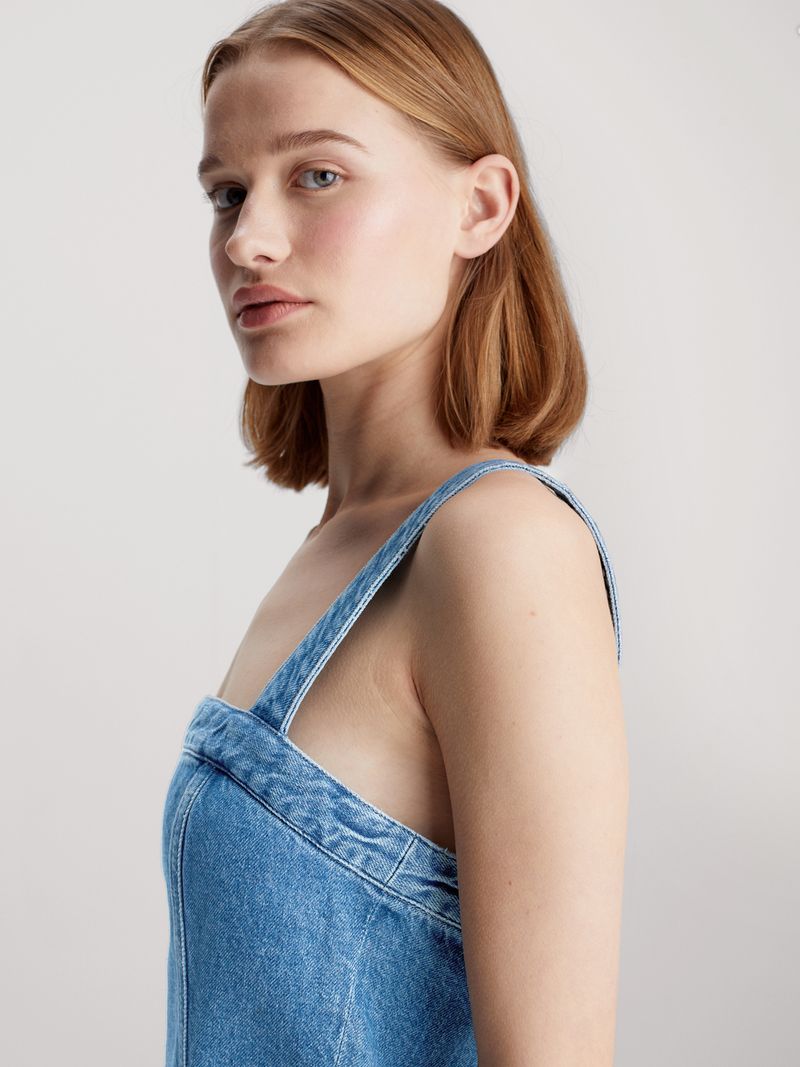 Vestido-denim-cruzado-sin-mangas