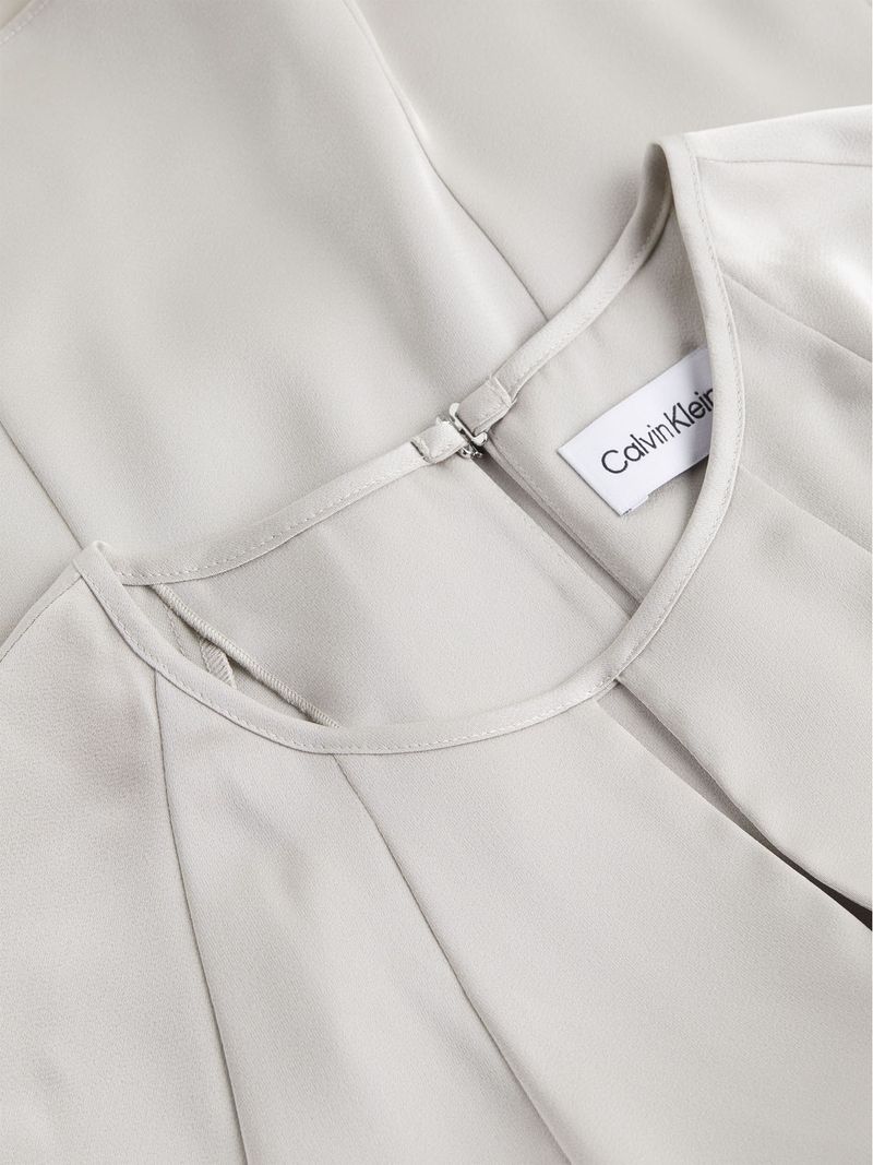 Blusa-de-saten-brillante-mangas-cortas