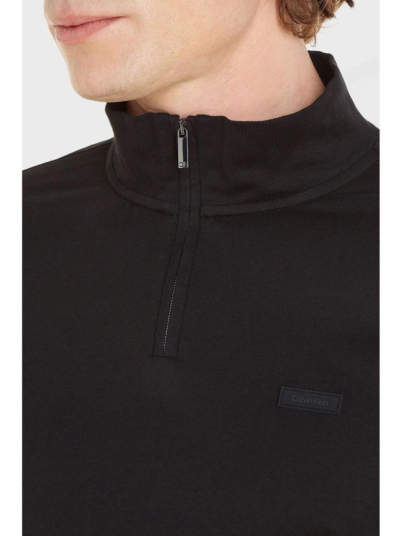 Playera-con-cuello-alto-y-media-zipper