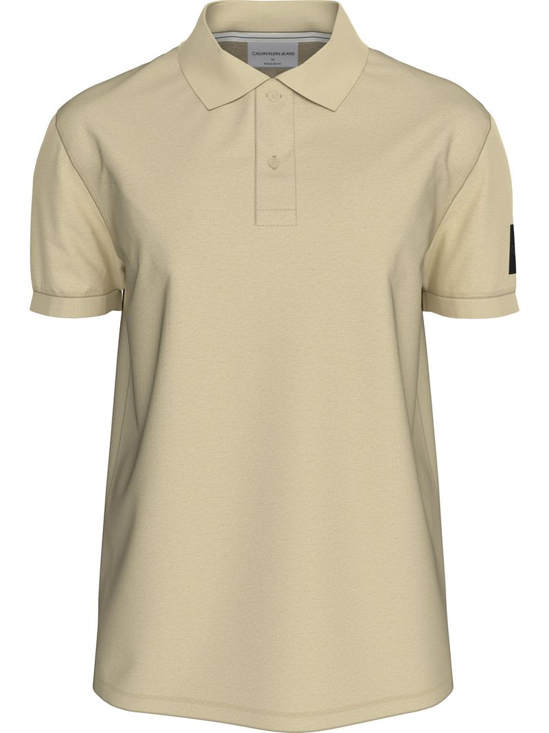 Polo-con-insignia